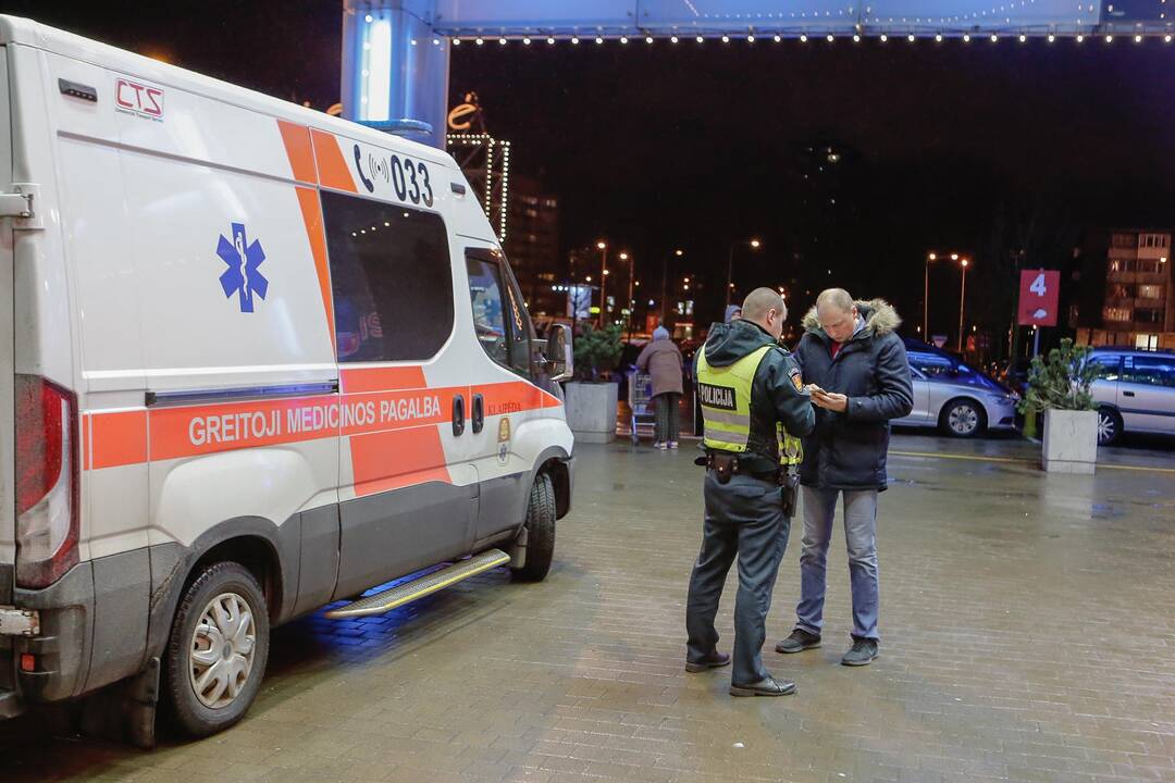Klaipėdos „Akropolyje“ mirtinai nudurtas apsaugos darbuotojas