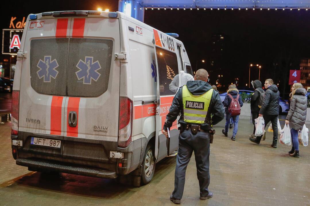 Klaipėdos „Akropolyje“ mirtinai nudurtas apsaugos darbuotojas