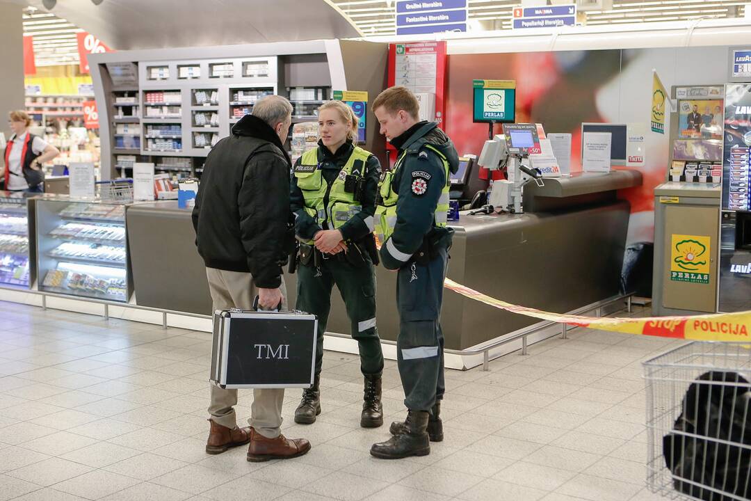 Klaipėdos „Akropolyje“ mirtinai nudurtas apsaugos darbuotojas