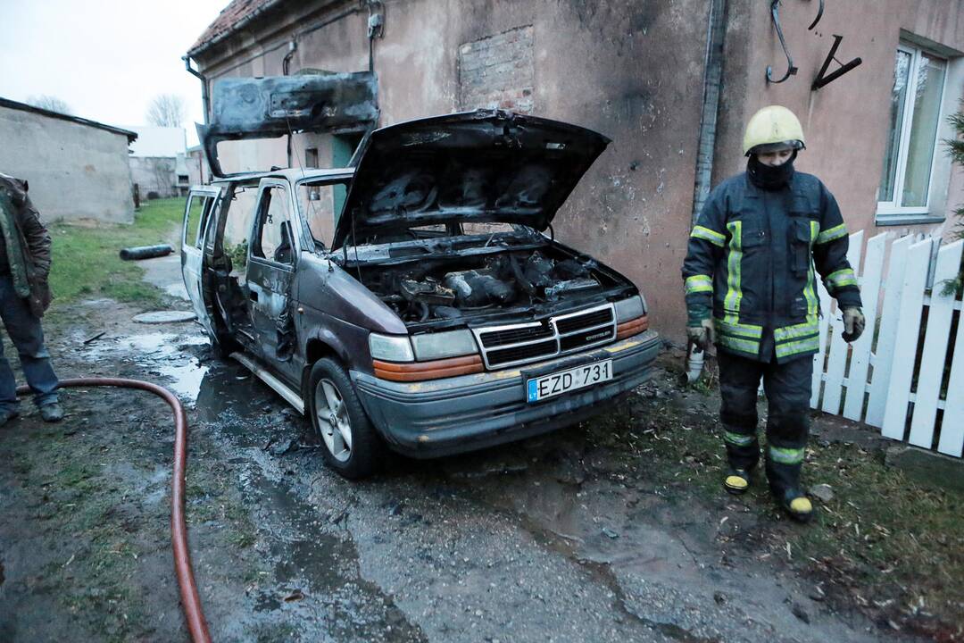 Sudegė automobilis