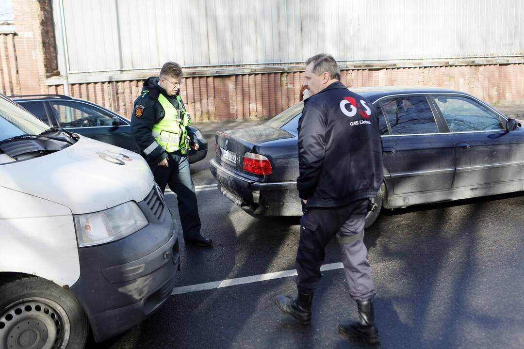 Minijos gatvėje susidūrė trys automobilaii