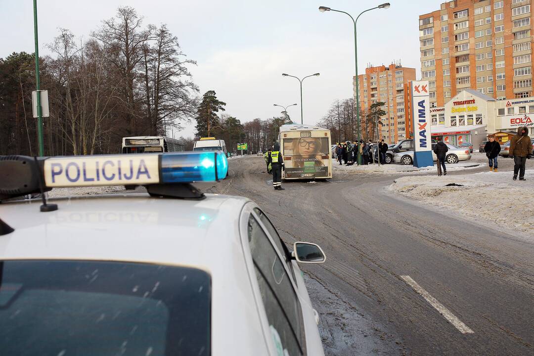 Kaktomuša susidūrė keleiviniai autobusai