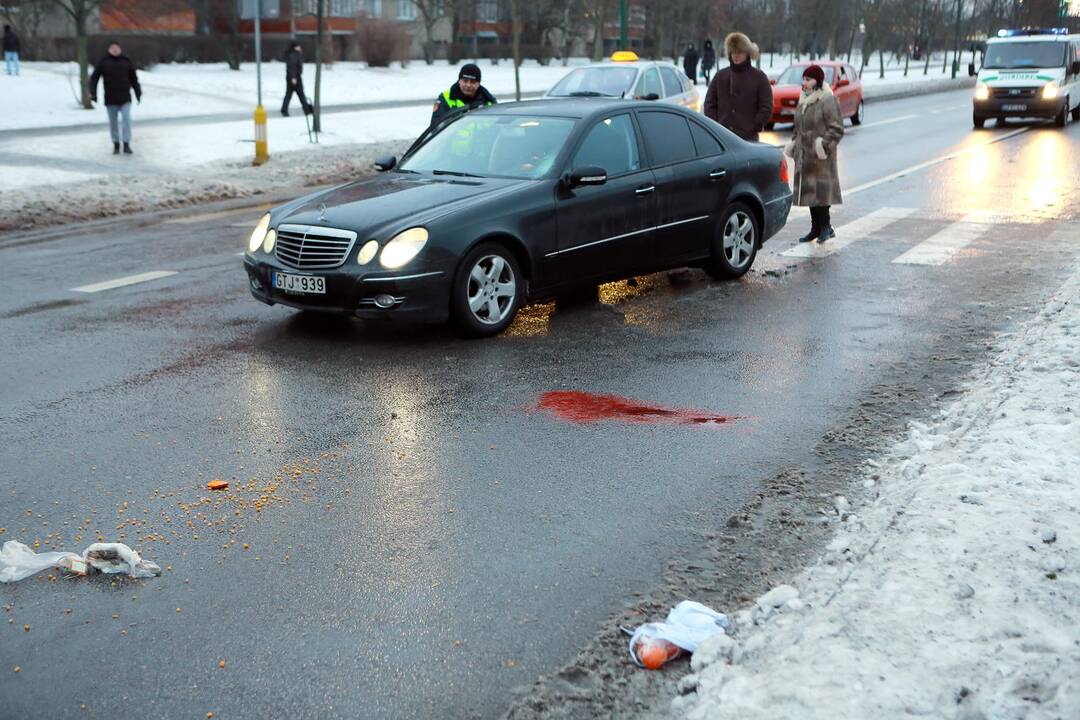 Automobilis mirtinai sužalojo pėsčiąją