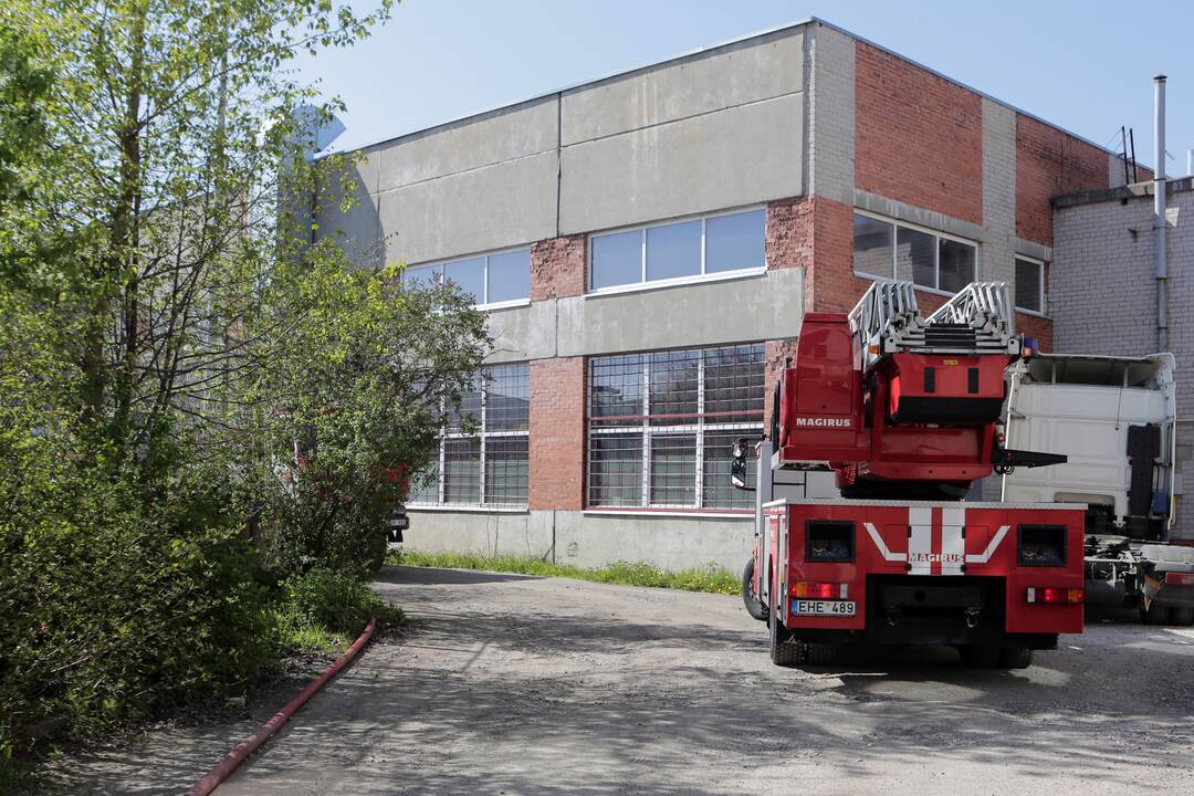 Užsidegė gamybinės patalpos Svajonių gatvėje