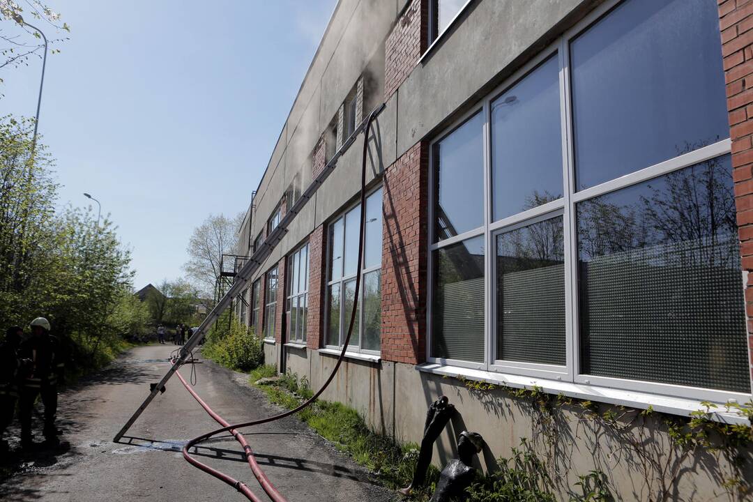 Užsidegė gamybinės patalpos Svajonių gatvėje