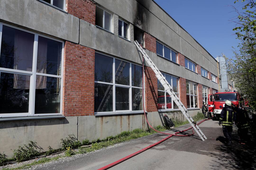 Užsidegė gamybinės patalpos Svajonių gatvėje