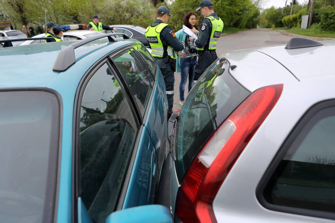 BMW partrenkė motociklininką