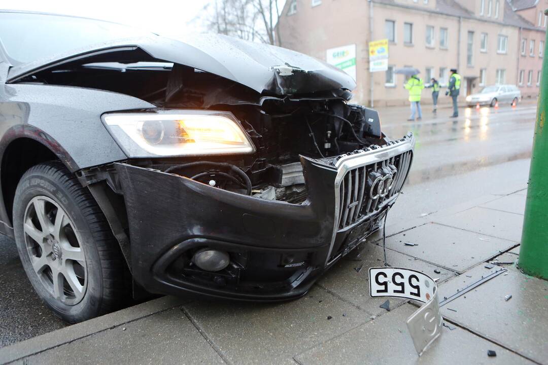 Liepų gatvėje susidūrė keturi automobiliai