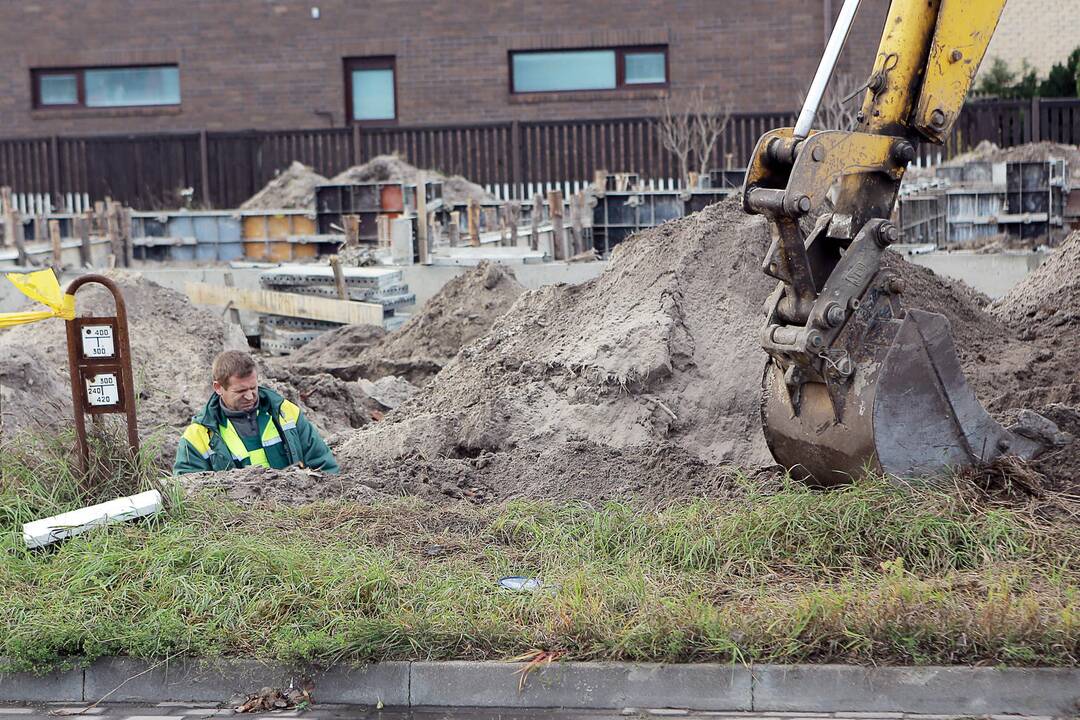 Klaipėdoje ekskavatoriaus kaušas perkirto dujotiekio vamzdį