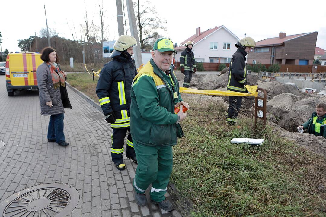 Klaipėdoje ekskavatoriaus kaušas perkirto dujotiekio vamzdį