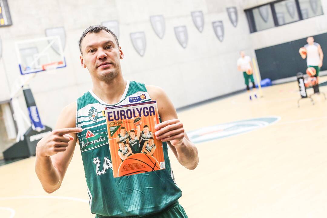 Žalgiriečiai skaito "Eurolygos" žurnalą