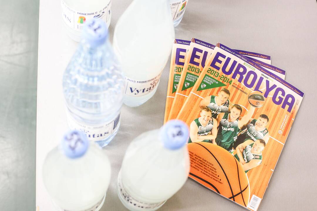 Žalgiriečiai skaito "Eurolygos" žurnalą