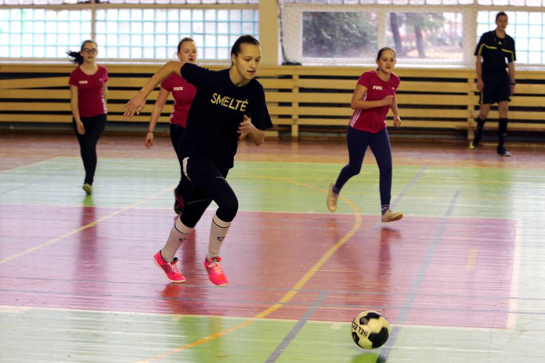 "Lady-Golo" salės futbolo turnyras