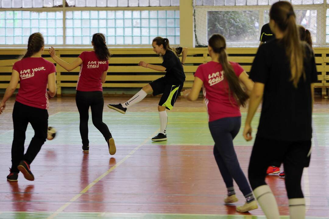 "Lady-Golo" salės futbolo turnyras