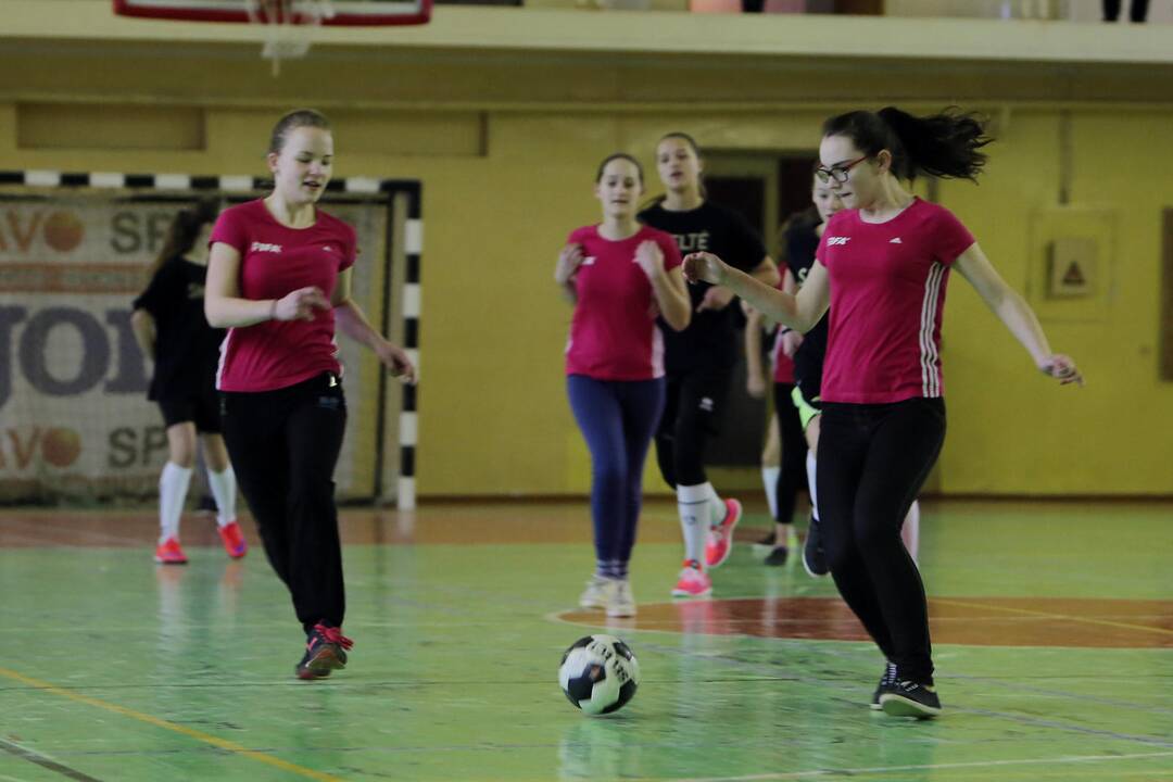 "Lady-Golo" salės futbolo turnyras