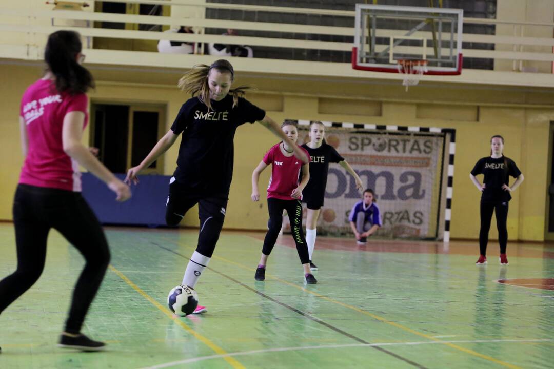 "Lady-Golo" salės futbolo turnyras