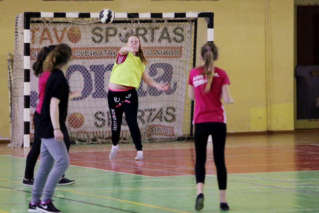 "Lady-Golo" salės futbolo turnyras