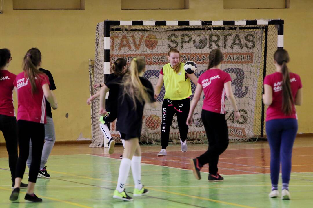 "Lady-Golo" salės futbolo turnyras