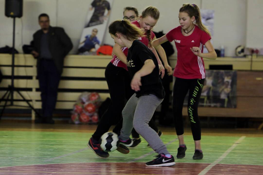 "Lady-Golo" salės futbolo turnyras