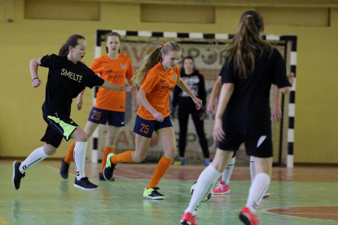 "Lady-Golo" salės futbolo turnyras