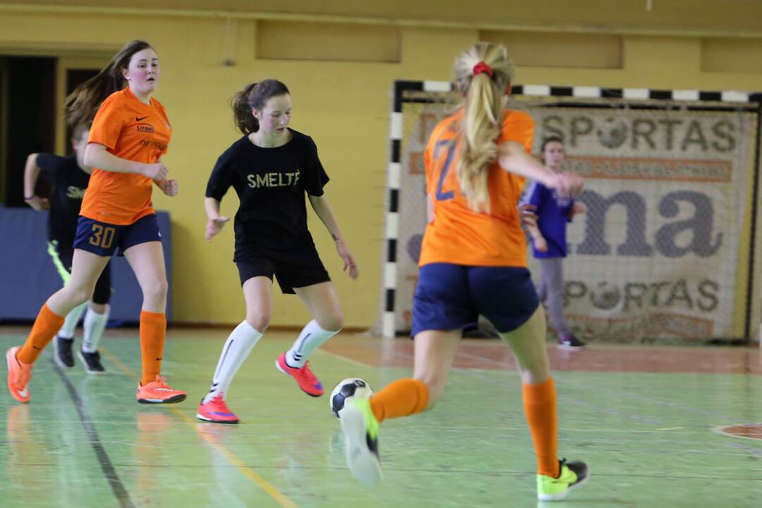 "Lady-Golo" salės futbolo turnyras