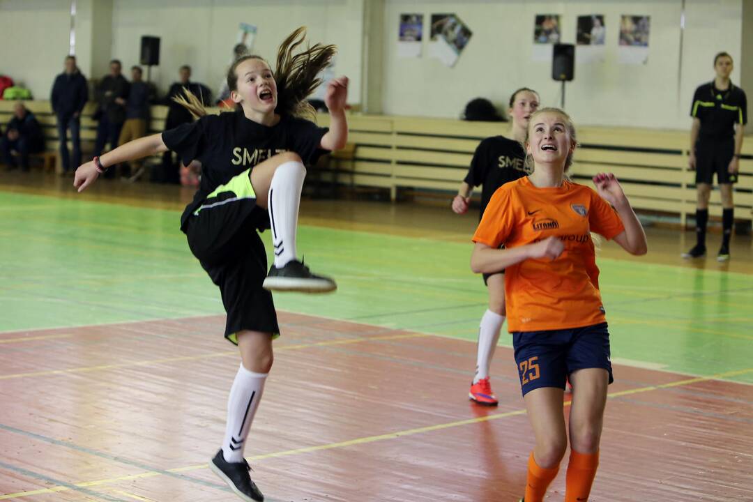 "Lady-Golo" salės futbolo turnyras