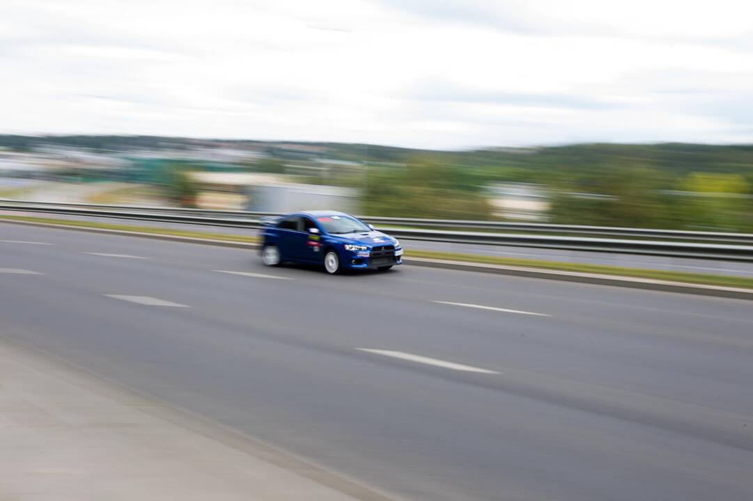 Miesto lenktynės uždarytame Europos prospekte