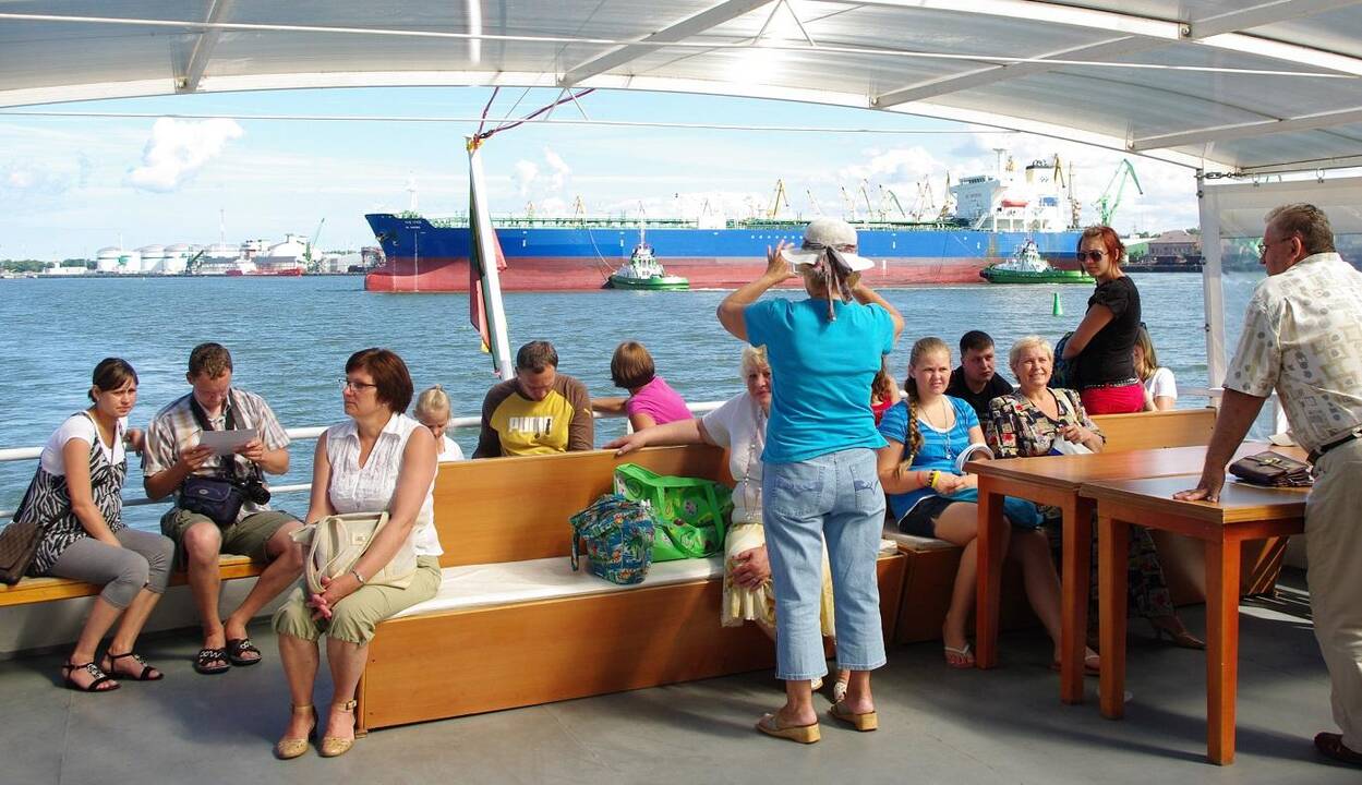 Nauda: plaukdamas „Venus“ laivu ne vienas klaipėdietis susipažino su uostu.