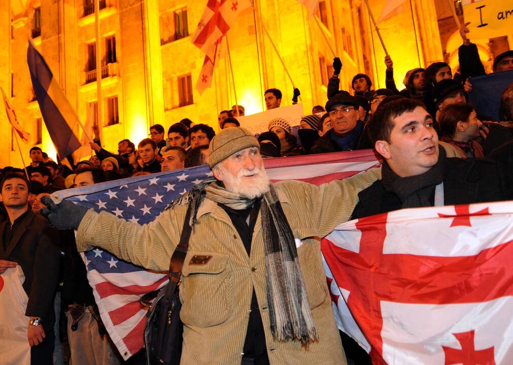 Protestuotojai Kijeve pastatė daugiau barikadų