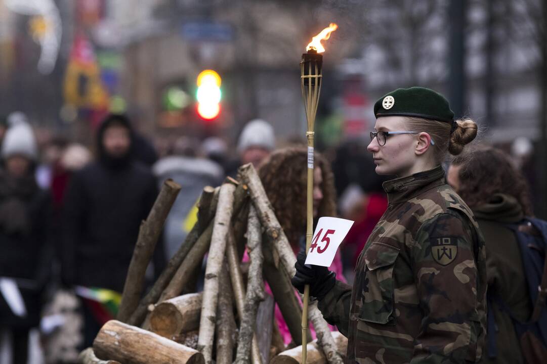 Sostinėje liepsnojo 100 laisvės laužų