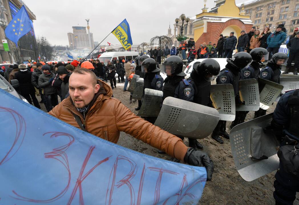 Kijeve protestuotojus ir spec. pajėgas paveikė šaltukas