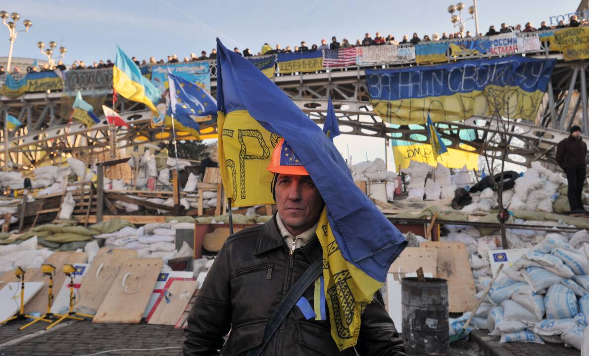 Kijeve - vėl šimtatūkstantinė protestuotojų minia 