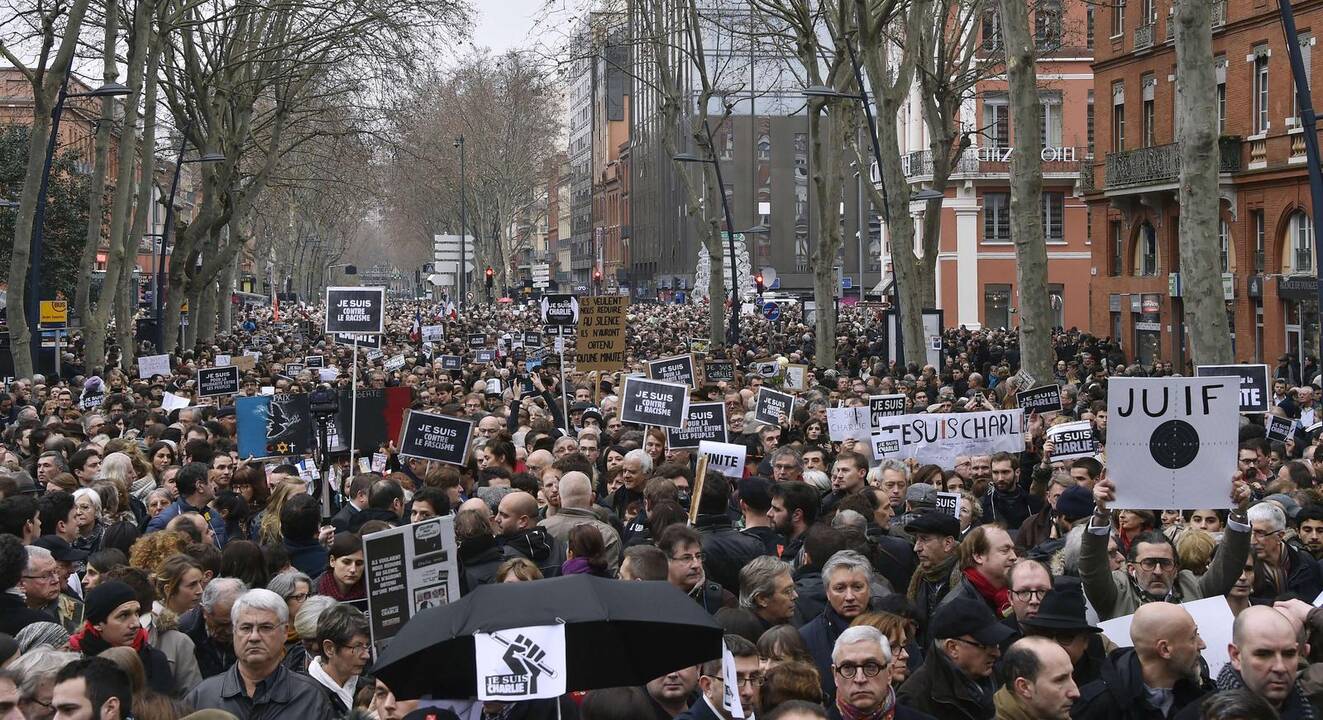 Prancūzijoje per 200 tūkst. žmonių išėjo į gatves protestuoti