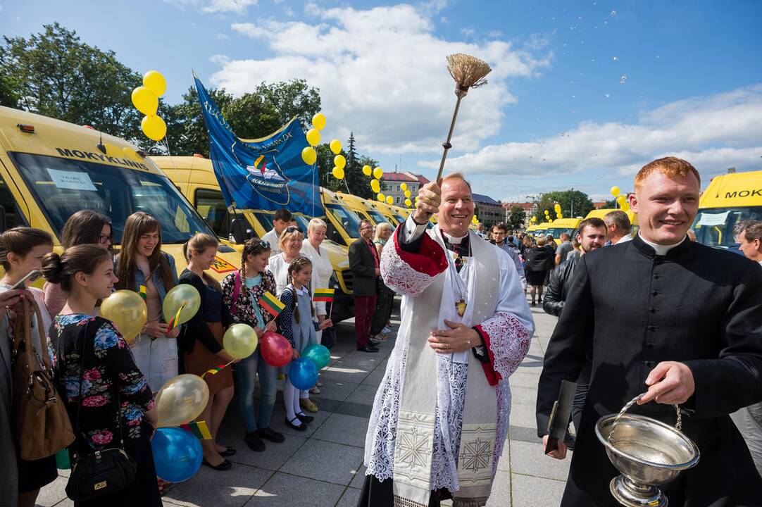 Mokykloms – nauji geltonieji autobusiukai