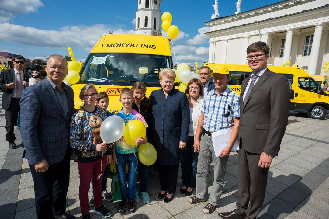 Mokykloms – nauji geltonieji autobusiukai