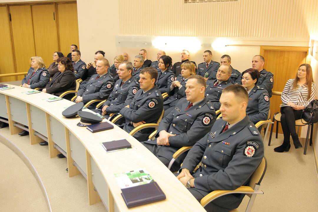 Savivaldybės rūmuose Kauno apskrities policijos vadovai pateikė ataskaitą už 2015 m.