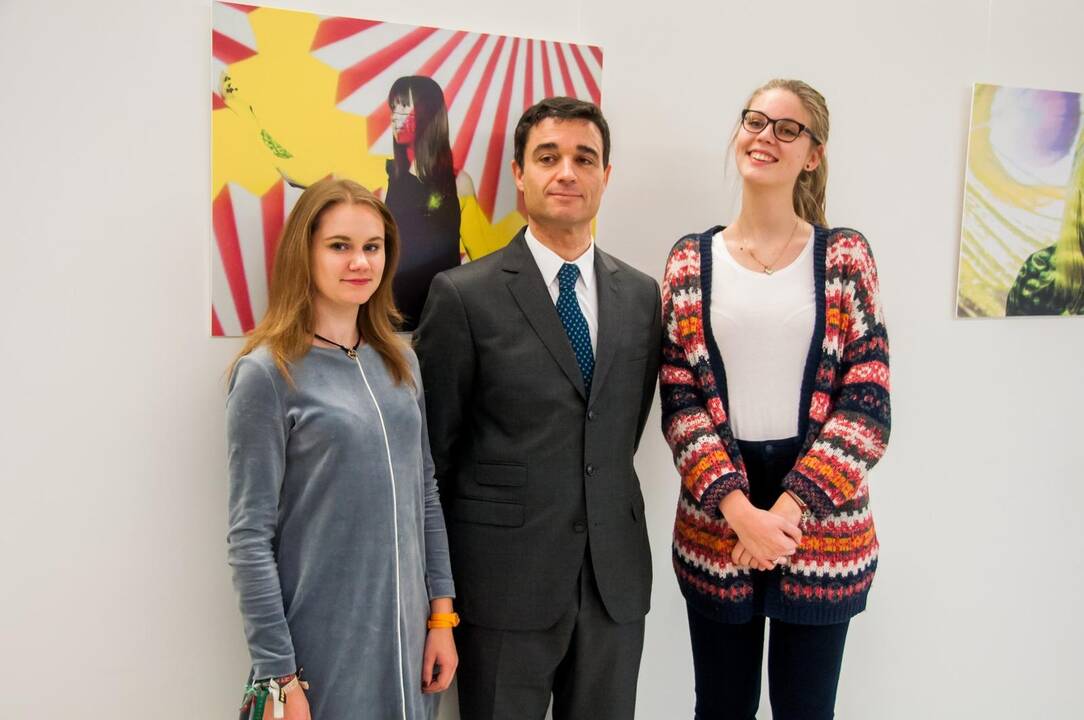 Prancūzijos ambasadorius Lietuvoje  J. E. Ph. Jeantaud ir VDU studentės