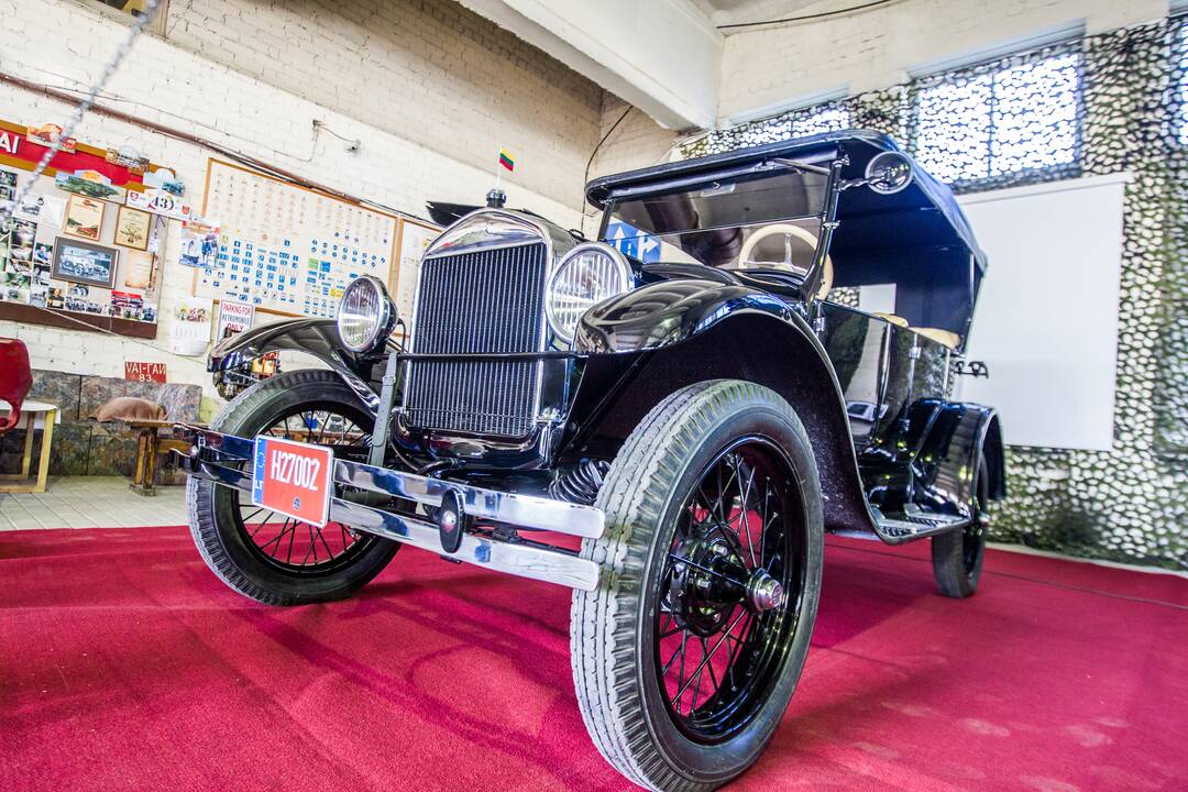 Senovinis "Ford" automobilis