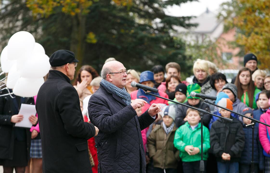 Kapsulės įkasimas Rokų gimnazijoje