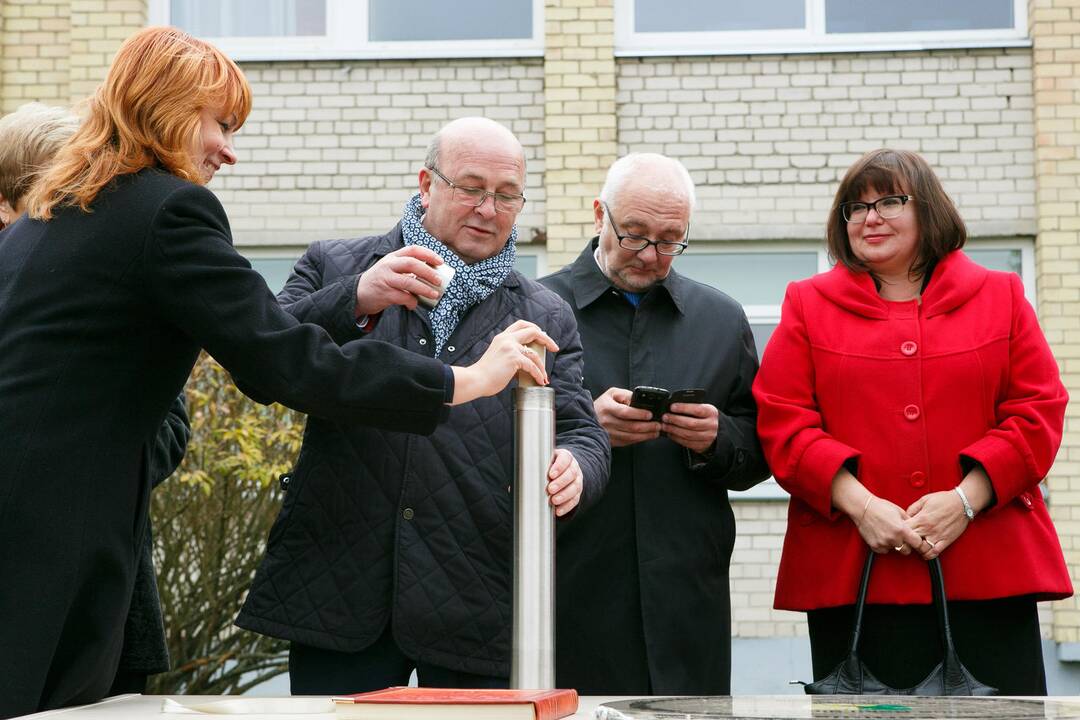 Kapsulės įkasimas Rokų gimnazijoje