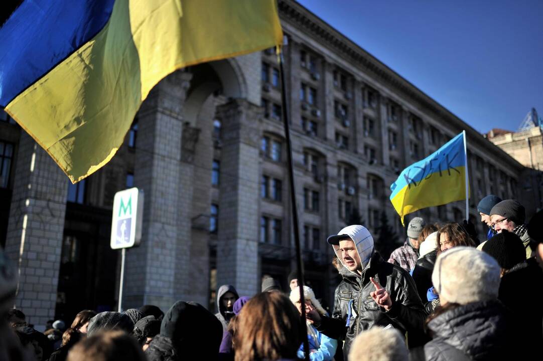 Ukrainoje prie Rados susirinko tūkstančiai protestuotojų