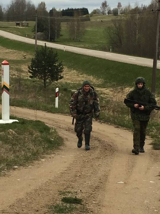 Pasieniečiai treniruojasi pratybose „Žaibo kirtis“