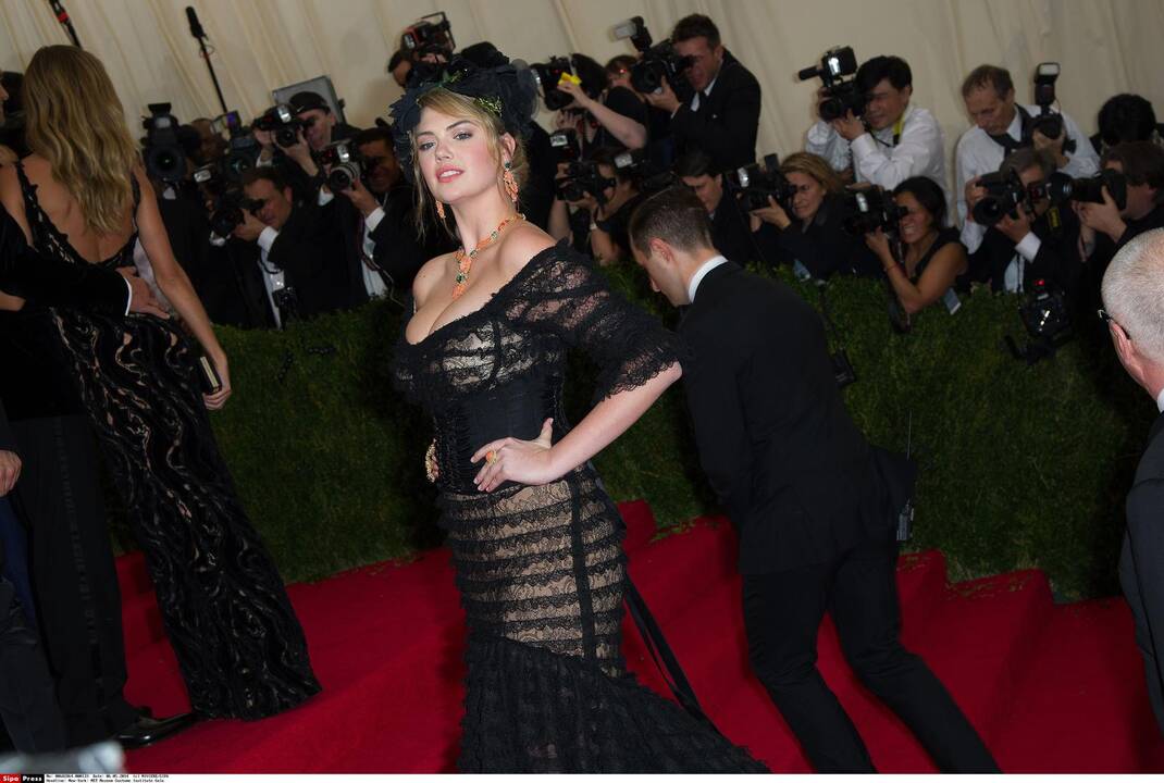 Pokylyje „Met ball“ triumfavo senojo stiliaus spindesys