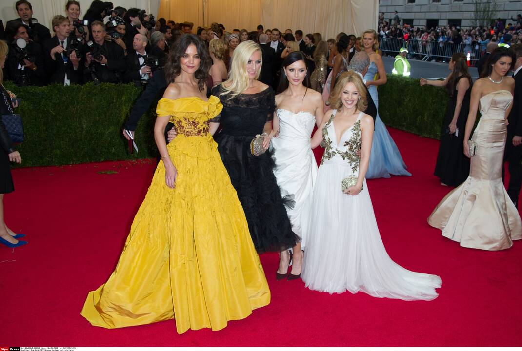 Pokylyje „Met ball“ triumfavo senojo stiliaus spindesys