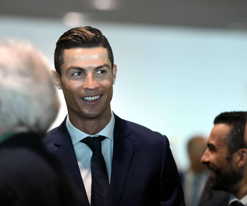 Madeiroje atidengta C. Ronaldo statula