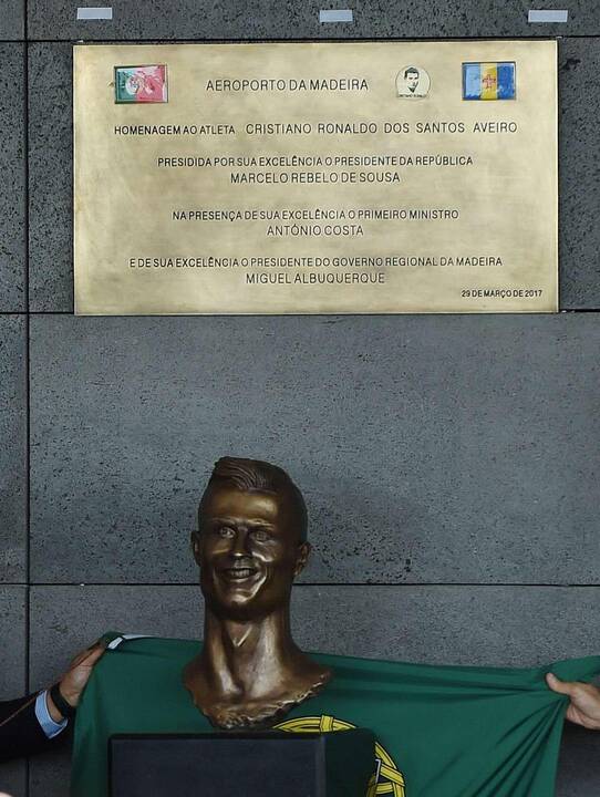 Madeiroje atidengta C. Ronaldo statula