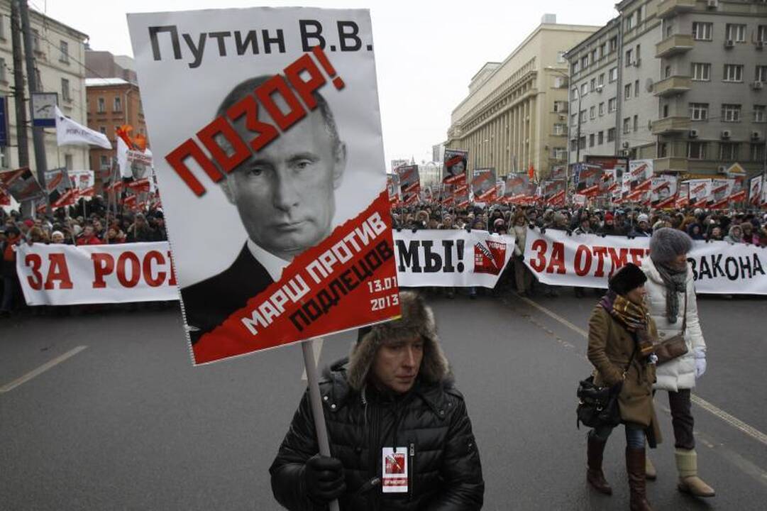 Masinis rusų protestas prieš draudimą amerikiečiams įsivaikinti