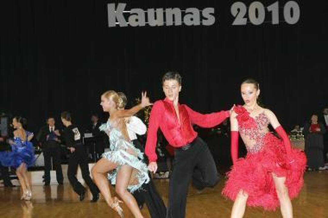 Šokėjai tęsia „Baltijos gintarėlių“ tradiciją