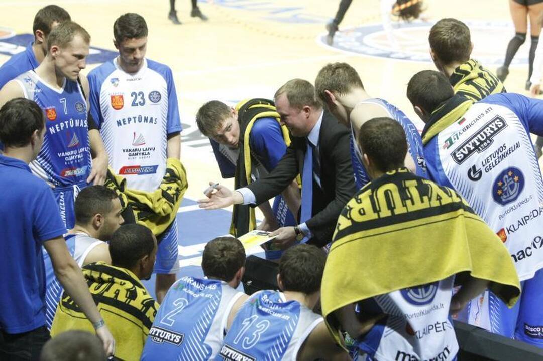 Vilniuje apvirto metalo laužą gabenantis vilkikas