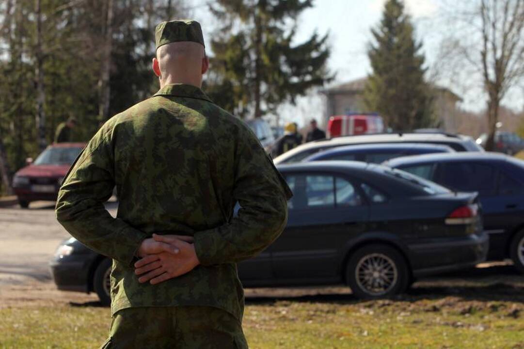 Girtam vyrui Klaipėdoje užkliuvo pro šalį ėjusio kario kepurė